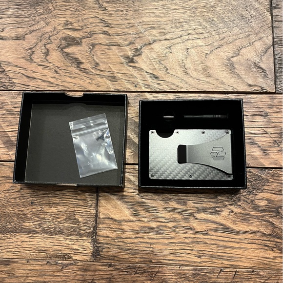 Hayvenhurst Slim Minimalist metal wallet Carbon Fiber - Picture 2 of 4